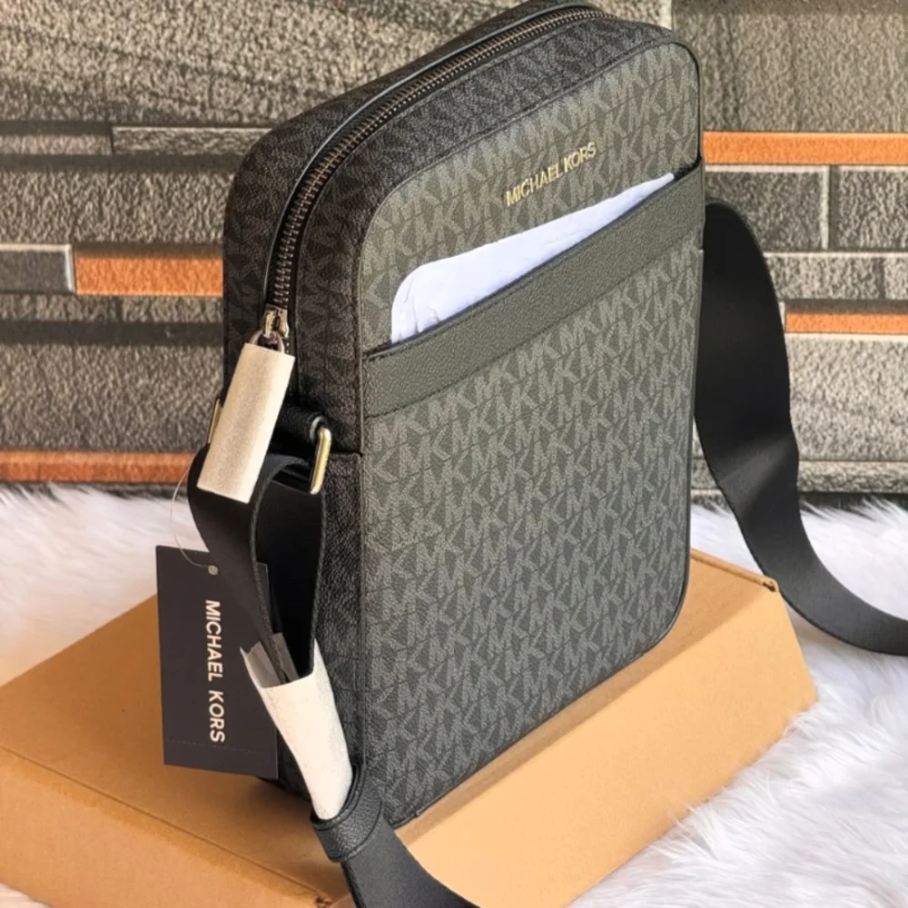 NWT Michael Kors Cooper Men Signature Logo Shoulder Crossbody Flight Bag Black